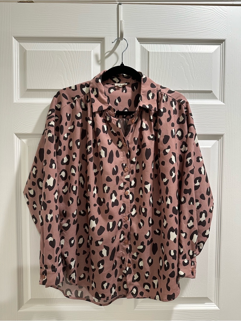 JODIFL Dusty Pink Leopard Print Button-Up Blouse
